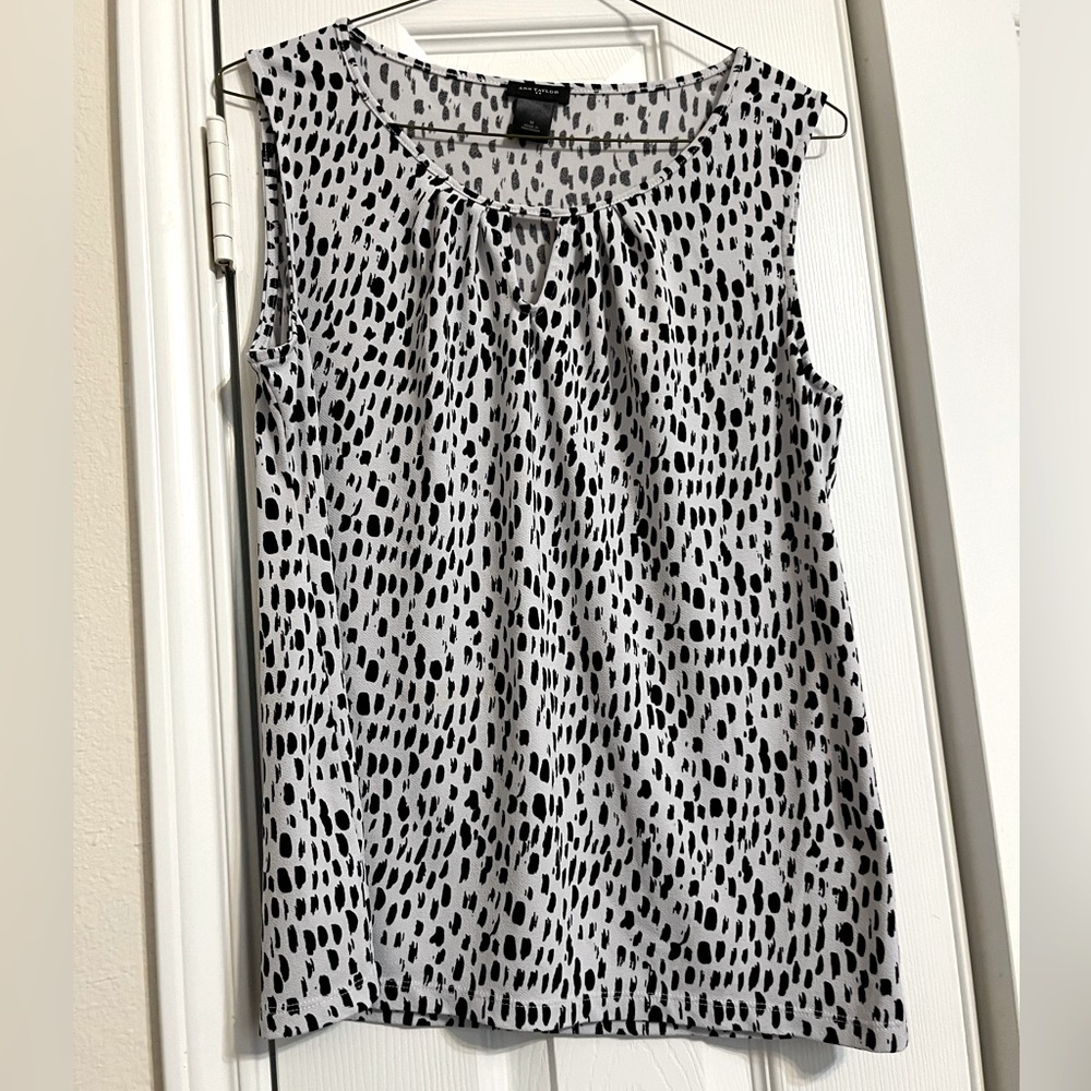Ann Taylor White and Black Patterned Sleeveless Blouse